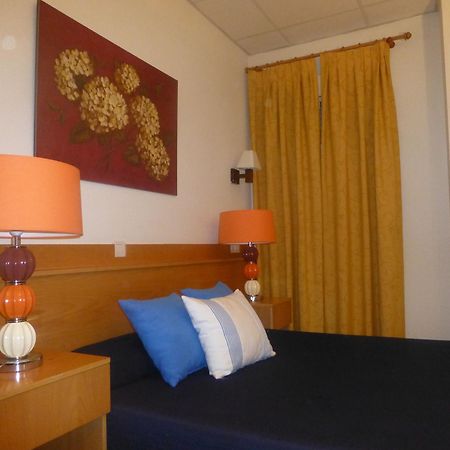 Hostal El Val Alcalá de Henares Eksteriør billede