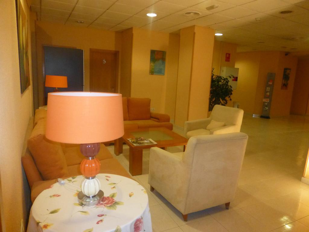 Hostal El Val Alcalá de Henares Eksteriør billede