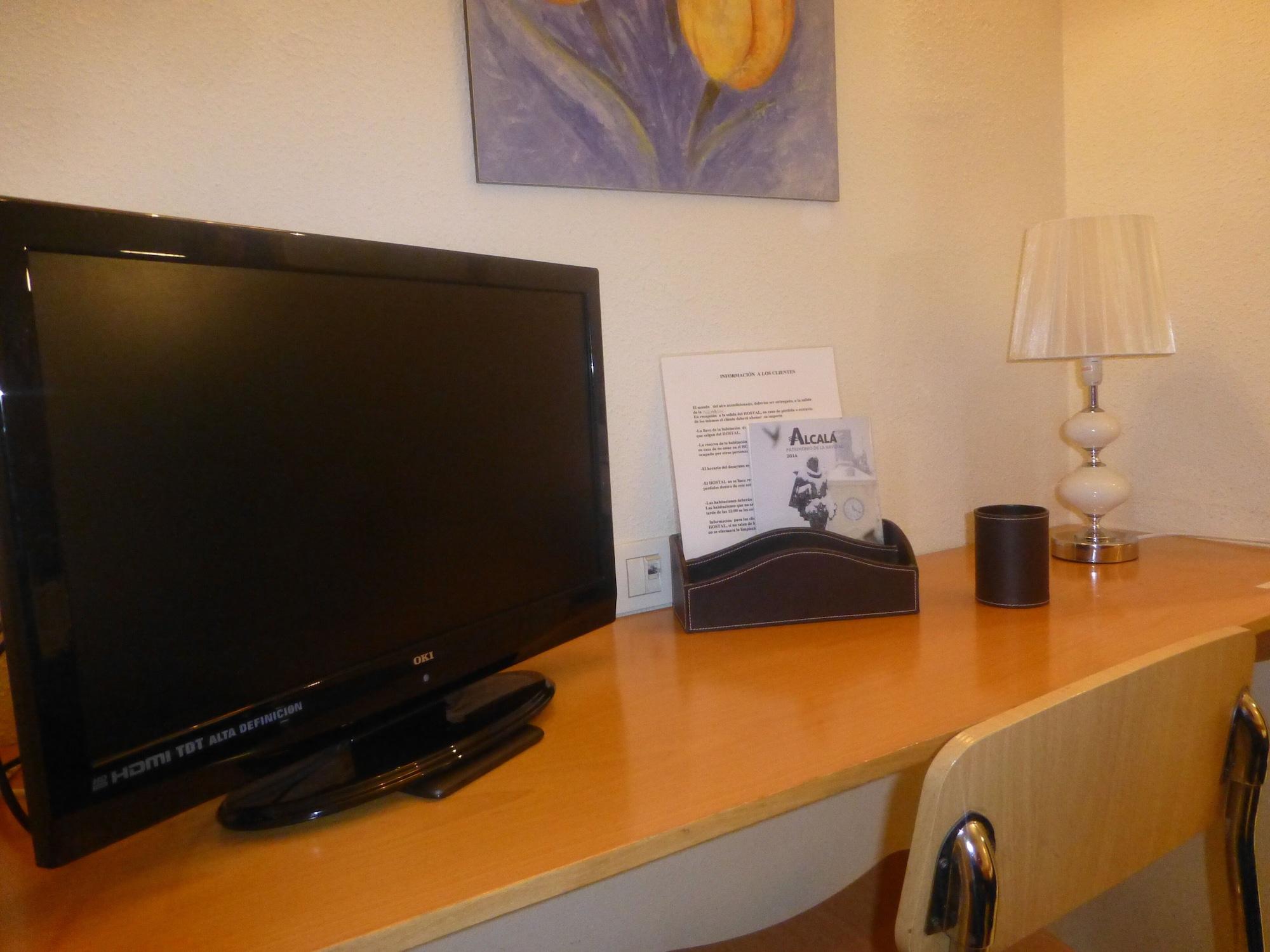 Hostal El Val Alcalá de Henares Eksteriør billede