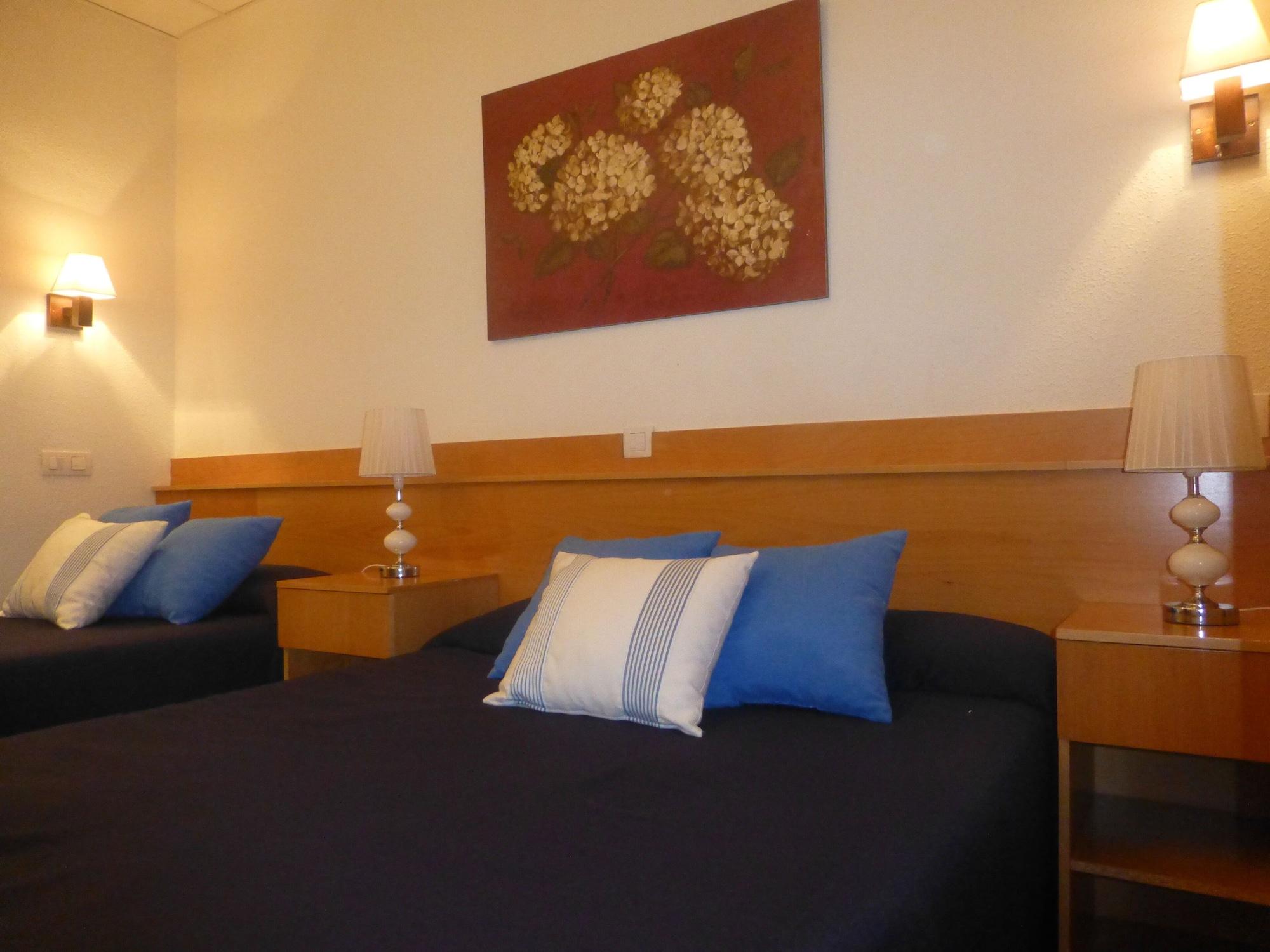 Hostal El Val Alcalá de Henares Eksteriør billede