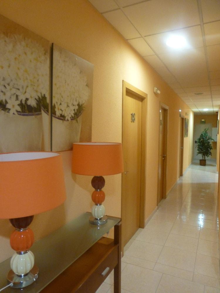 Hostal El Val Alcalá de Henares Eksteriør billede