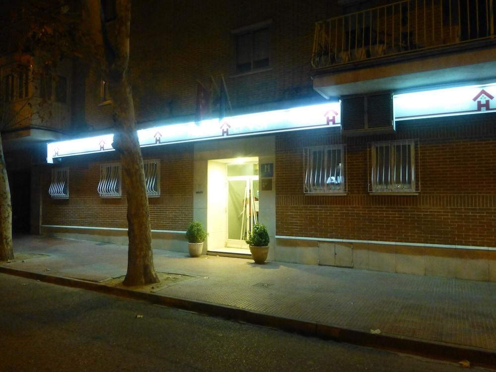 Hostal El Val Alcalá de Henares Eksteriør billede